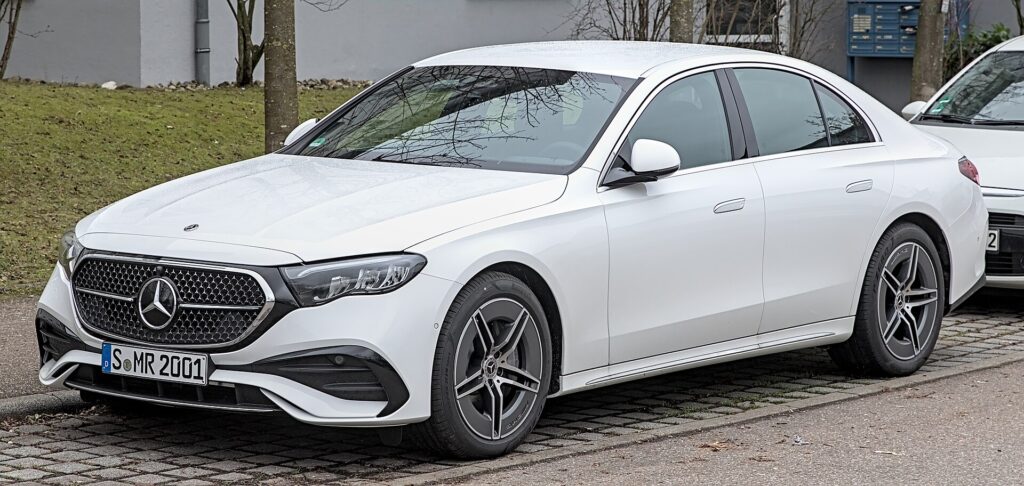 Mercedes-Benz E 300 de Limousine AMG Line – Bild 1