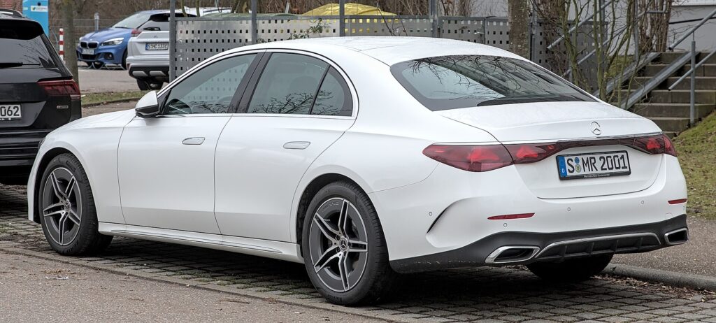 Mercedes-Benz E 300 de Limousine AMG Line – Bild 2