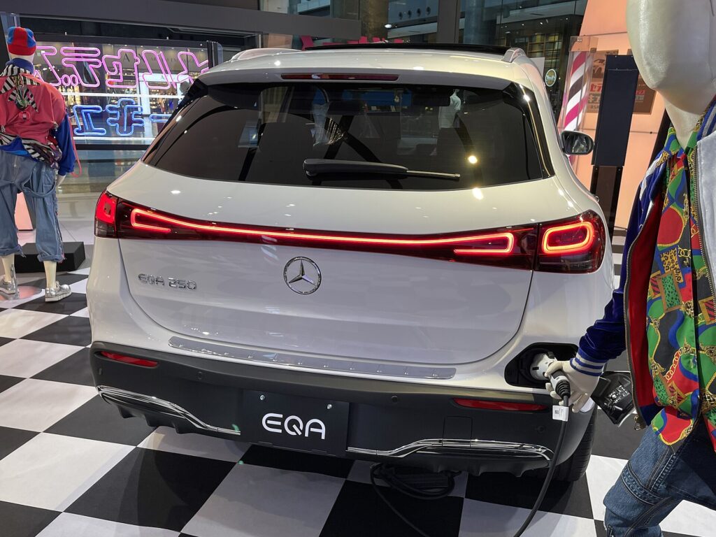 Mercedes-Benz EQA 250+ Electric Art – Bild 3